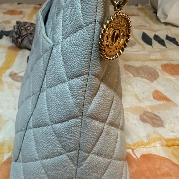 Authentic CHANEL Medallion tote bag. Greyish blue color - Picture 4 of 8